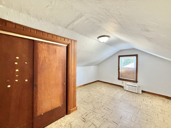 Building Photo - 1029 McKinley Ave