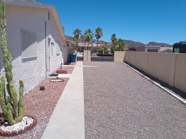 Building Photo - 3713 Mission Dr S