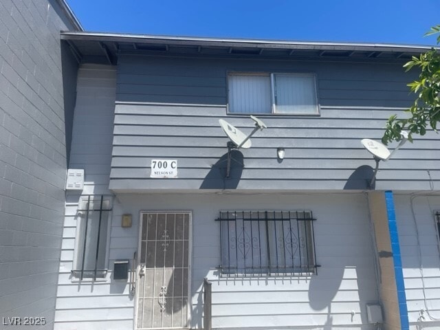 Primary Photo - 700 E Nelson Ave