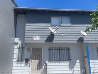 Building Photo - 700 E Nelson Ave