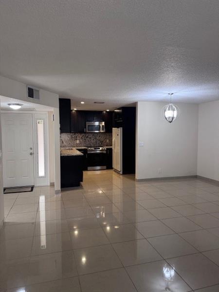 Building Photo - 2836 Carambola Cir S