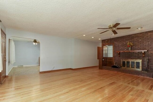 Building Photo - Get $849 off your security deposit!