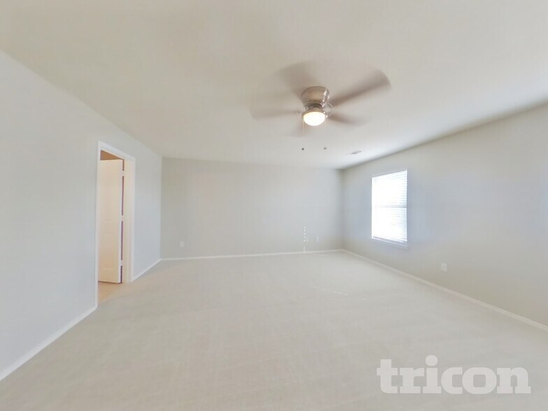 Building Photo - 5033 Meridian Ln