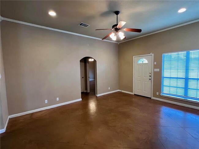Building Photo - 208 Garden Dr