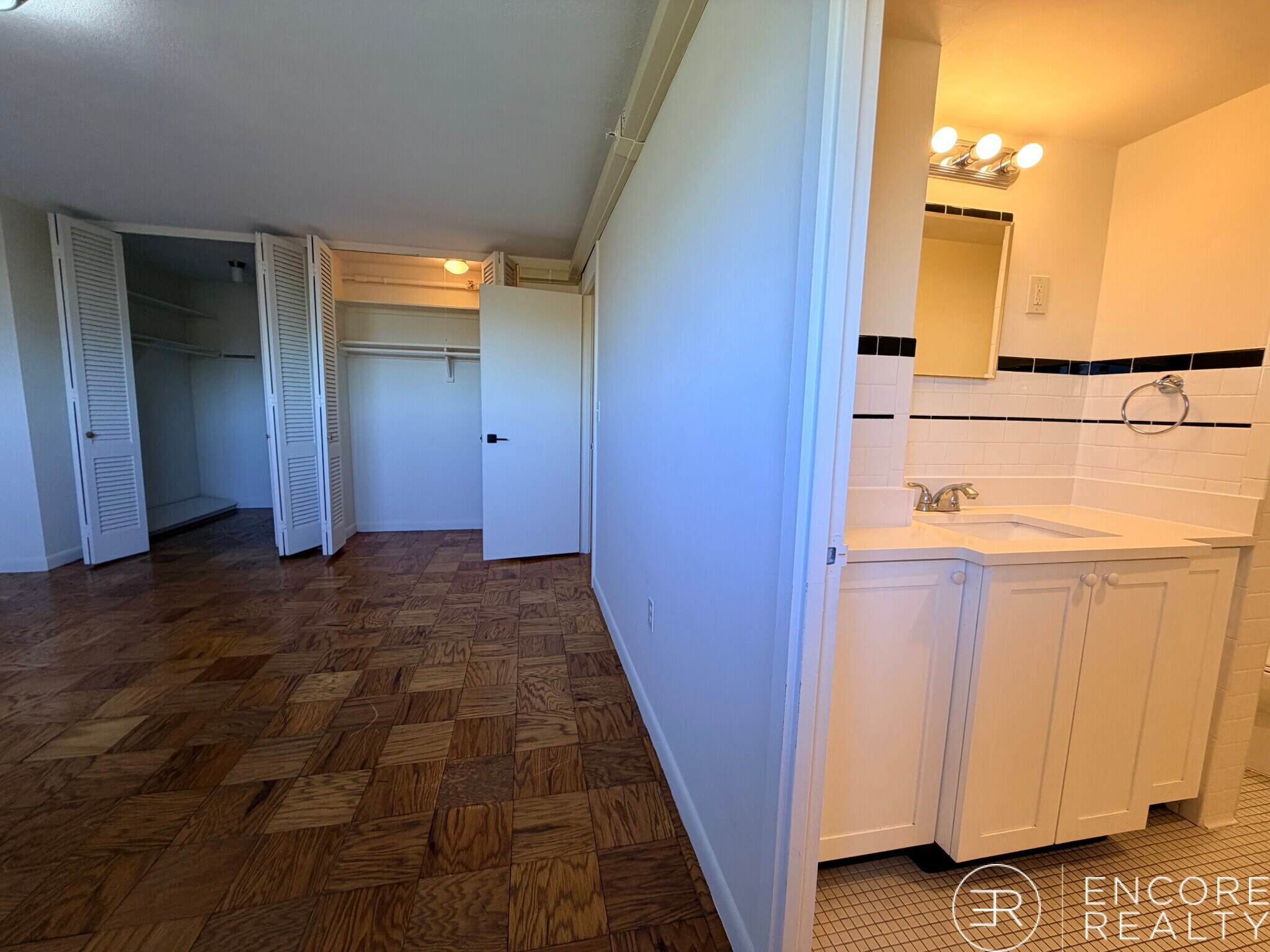 Building Photo - 80 Monmouth St