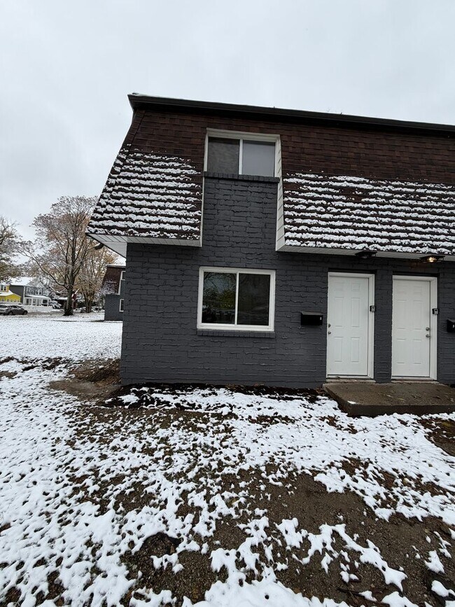 Primary Photo - 1530 Genessee Ave