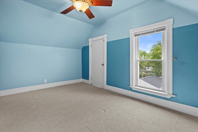 Bedroom 2 - 829 W Lincoln Ave