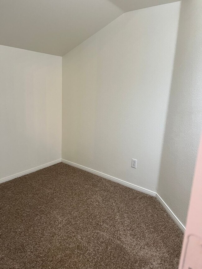 Building Photo - Gorgeous 2-Story Home You've Been Looking ...