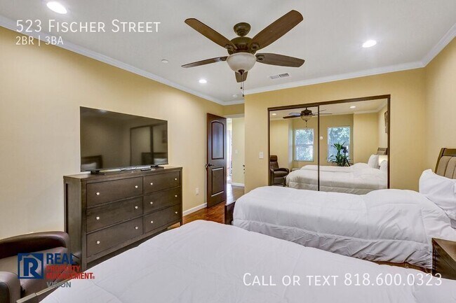 Building Photo - 523 Fischer St