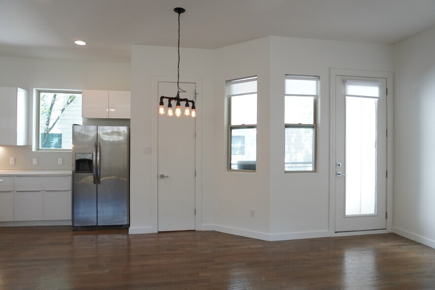 Building Photo - 5615 Bryan Pky