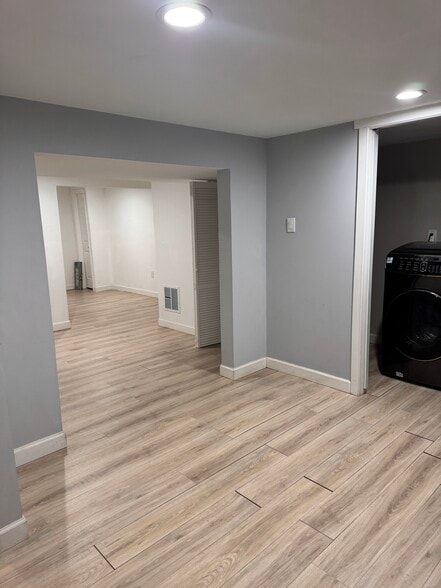 Building Photo - 489 Madison Dr