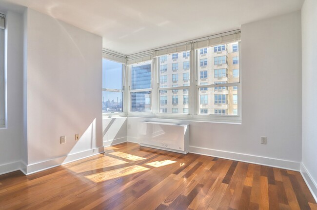 Building Photo - 88 Morgan St