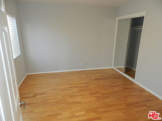 Building Photo - 2711 Arizona Ave