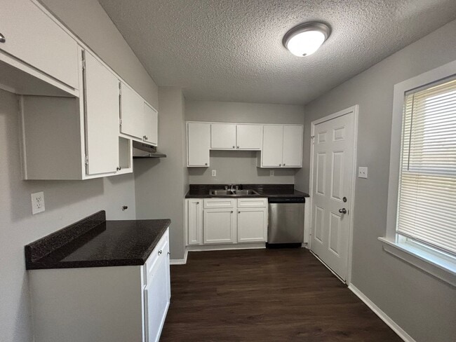 Building Photo - 3803 Kalamath Cove