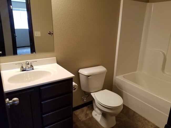Building Photo - 4 BEDROOM | 3 BATH | TOWNHOME | GARAGE | WEST SIDE