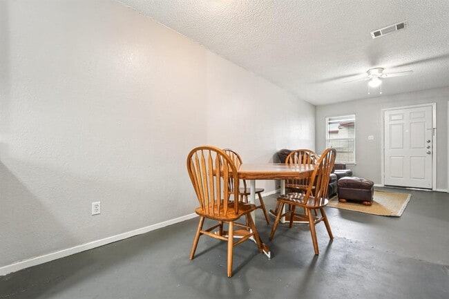 Building Photo - 8400 Sequoia Dr