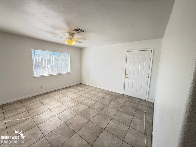 Building Photo - Gorgeous and Functional 4Bdm 2Ba Home with Large Backyard.