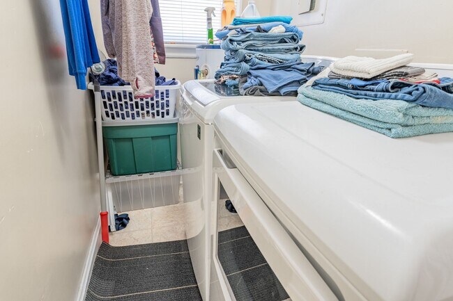 Building Photo - 104 Sharyn Ln