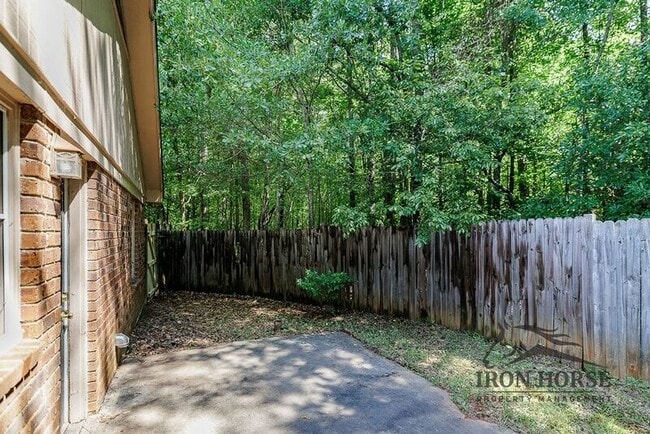 Building Photo - 126 Greenwood Dr