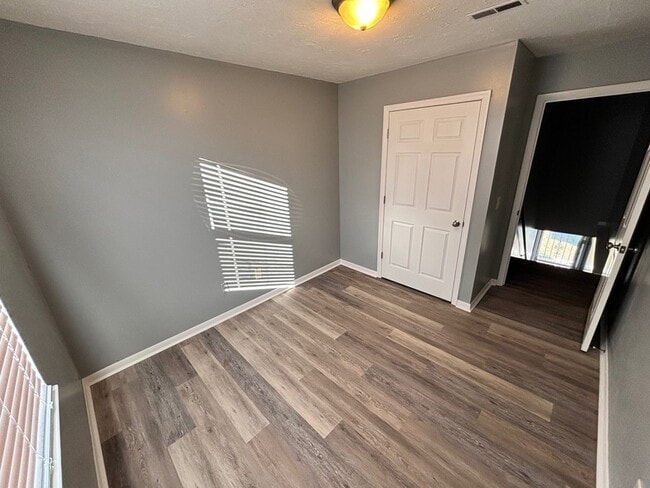 Building Photo - 3415 Meadow Ct