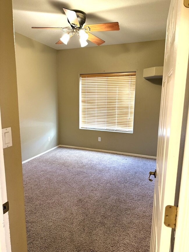 Building Photo - Updated 3 bedroom rental