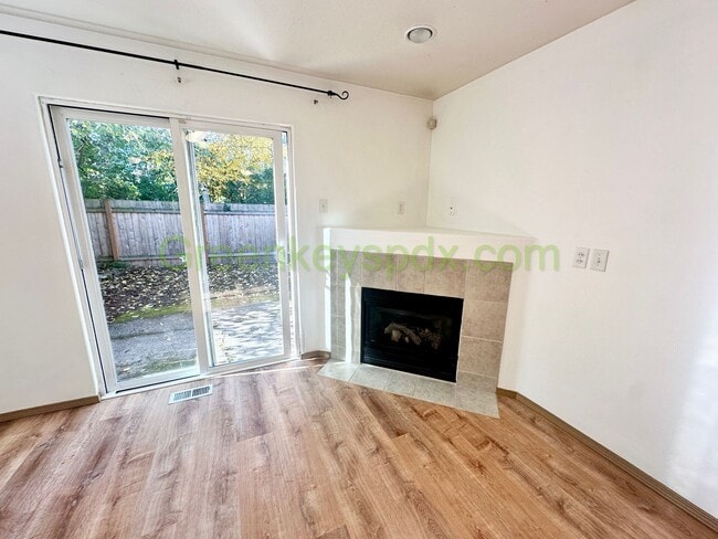 Building Photo - 3-Bedroom, 2-Bathroom Row House Near Alber...