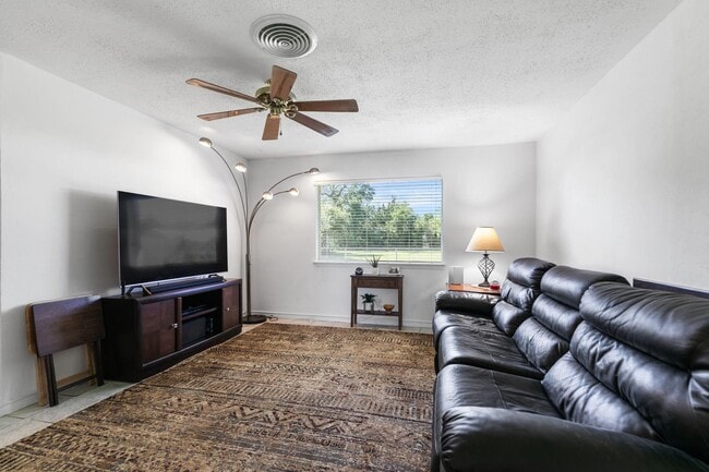 Building Photo - 812 Coolidge St