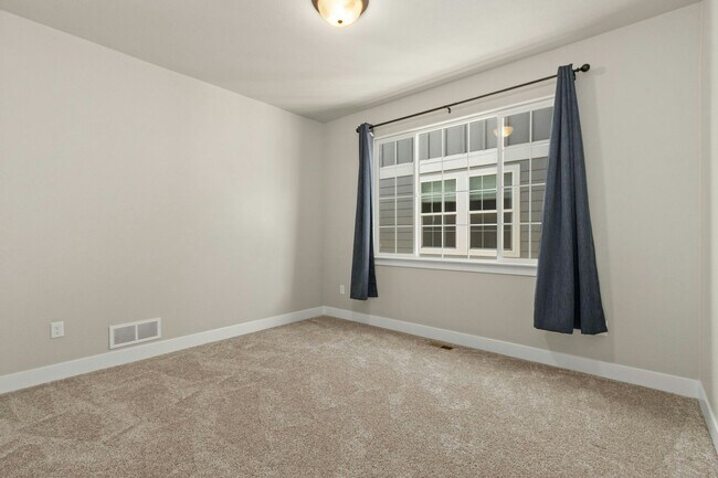 Building Photo - 1633 Shoreview Pkwy