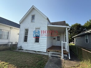 Building Photo - Three Bedroom | Updated | EHA Accepted