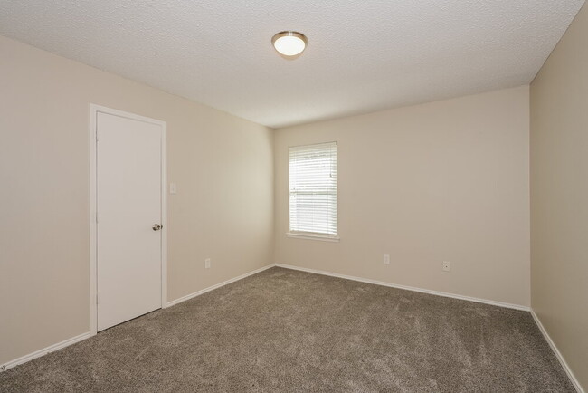 Building Photo - 317 Helmsford Trail