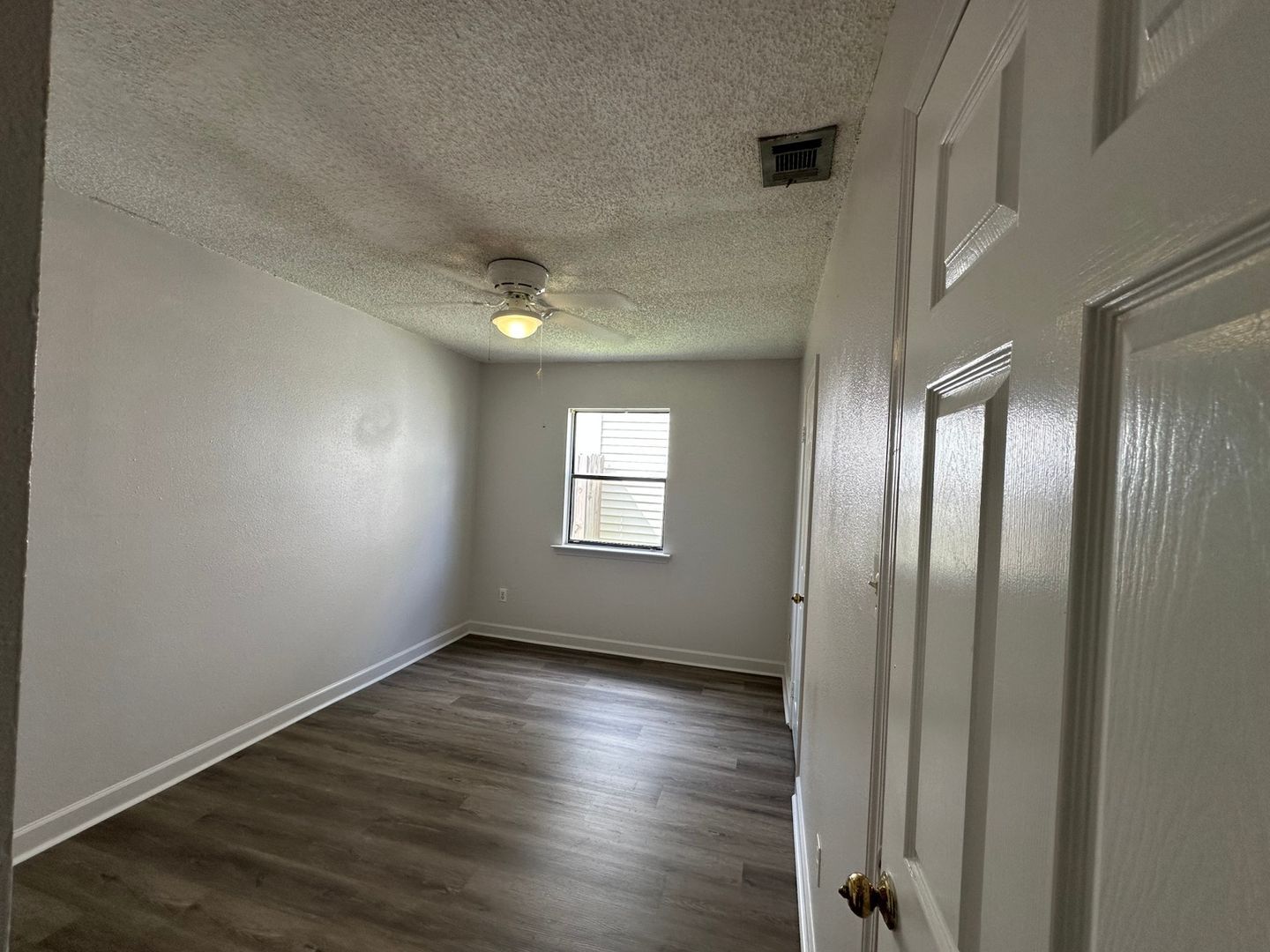 Building Photo - 100 Teal Ln