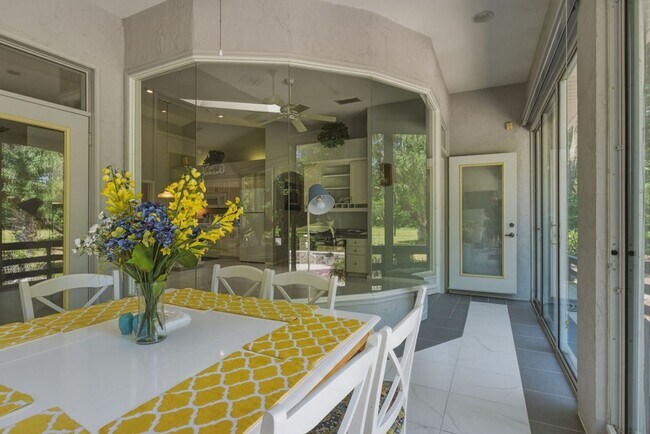 Building Photo - Must See Immaculate 3/2 Rainbow Springs with Lanai