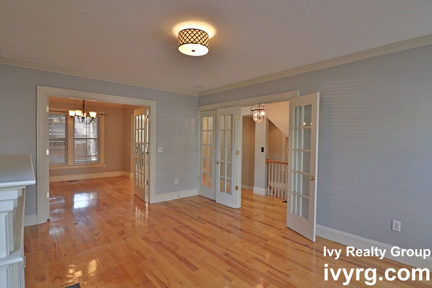 Building Photo - 358 Dorchester St
