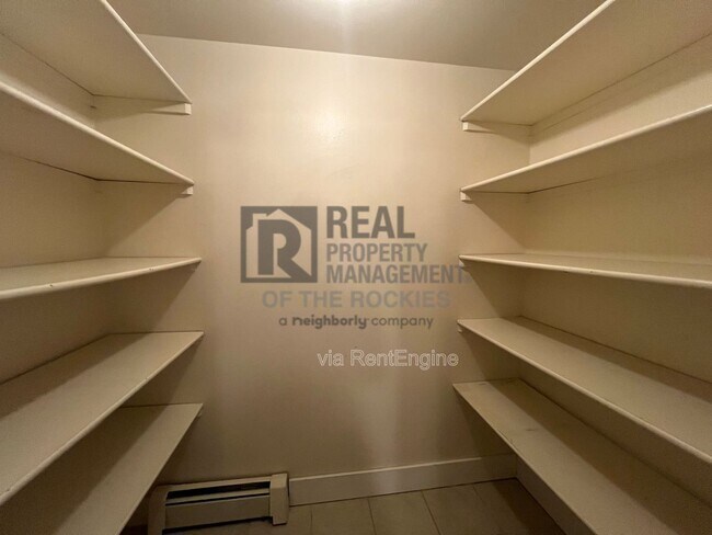 Building Photo - 1005 Robertson St