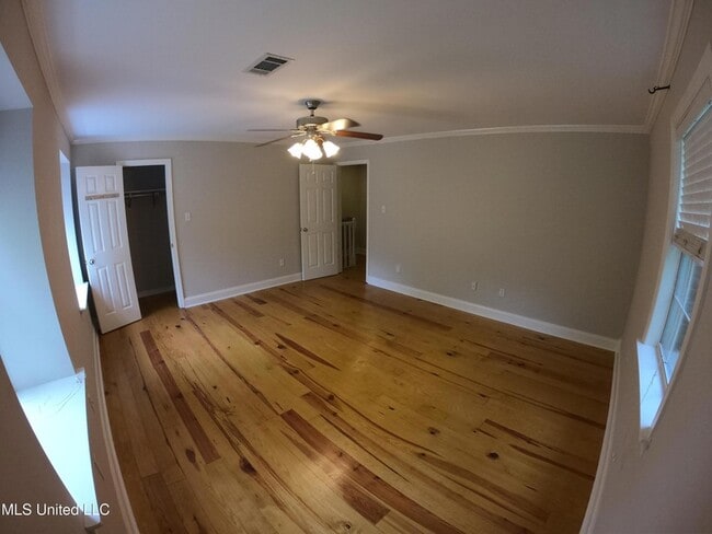 Building Photo - 1235 Linden Pl