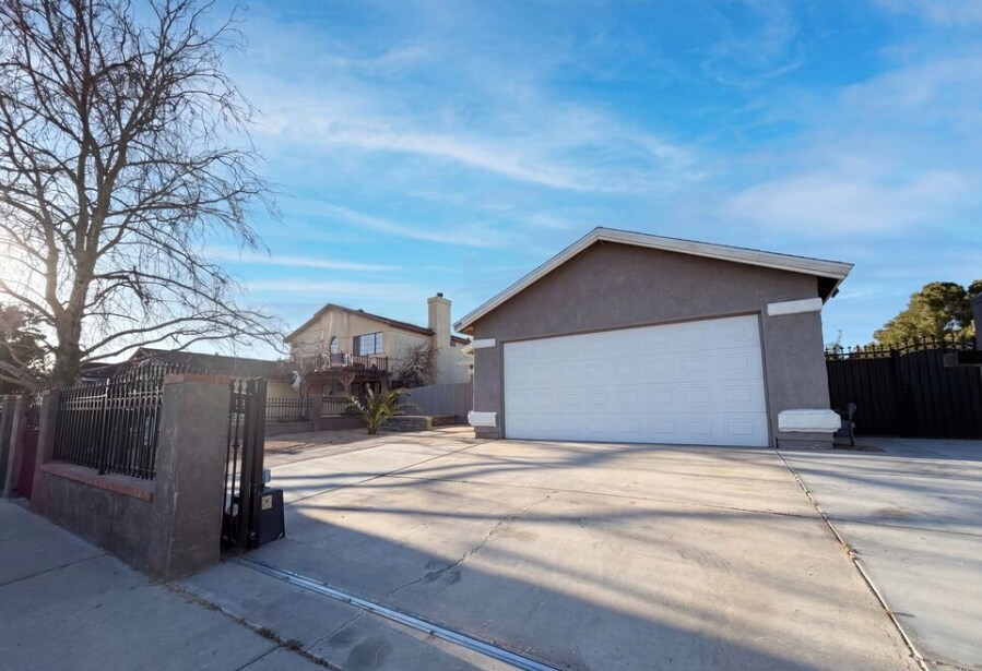 Building Photo - 2553 E Ave J 4