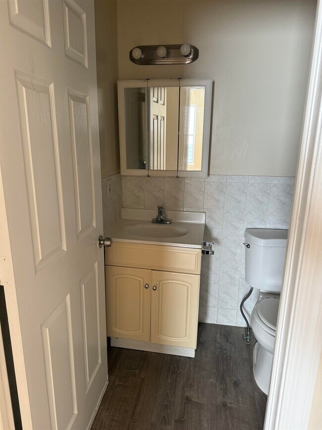 Building Photo - 99 Bidwell Ave