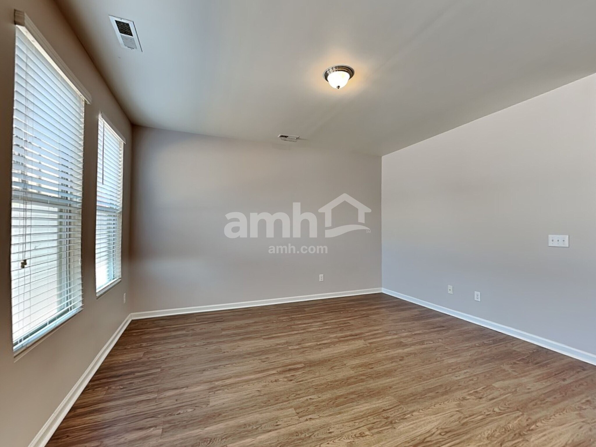 Building Photo - 4489 Middletown Dr