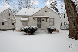 Building Photo - 2 bedroom $1100