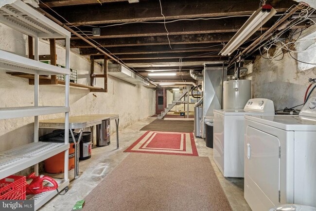 Building Photo - 466 Shurs Ln