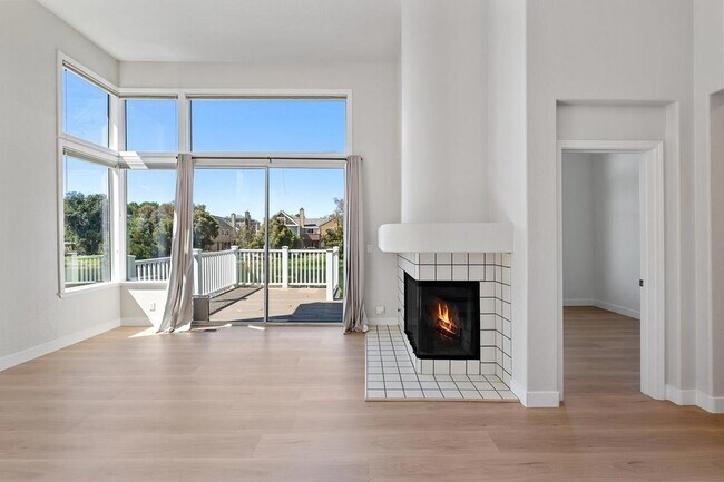 Building Photo - 845 Columbia Cir