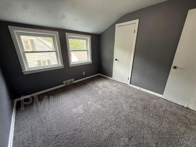 Building Photo - 6618 N 56th St