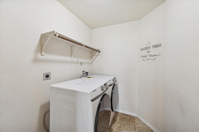 Building Photo - 15326 Knotty Chestnut St