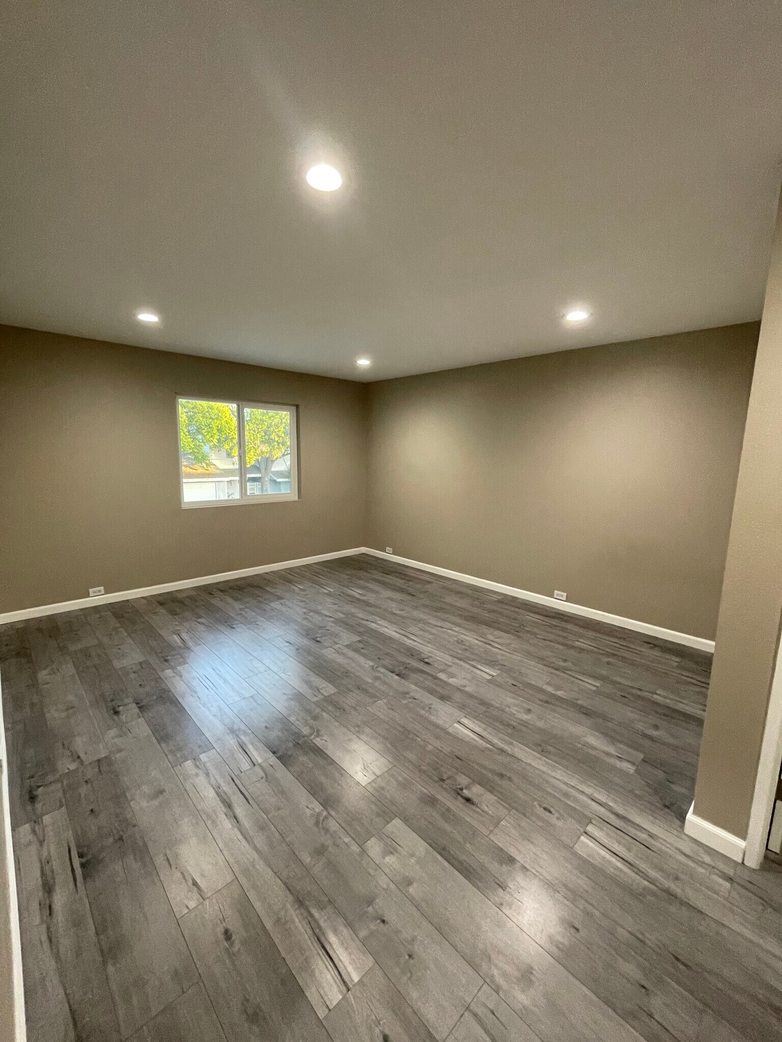 Building Photo - 8350 Burnet Ave