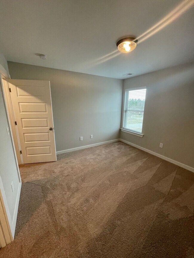 Building Photo - Home for Rent in Calera, AL!!! Available to View Now!!!