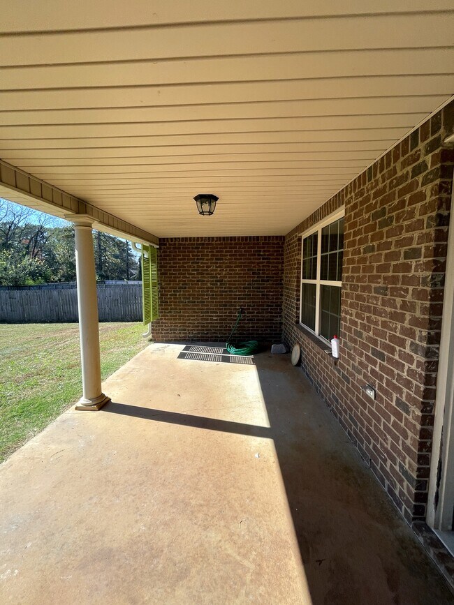 Building Photo - 106 Summerset Ln