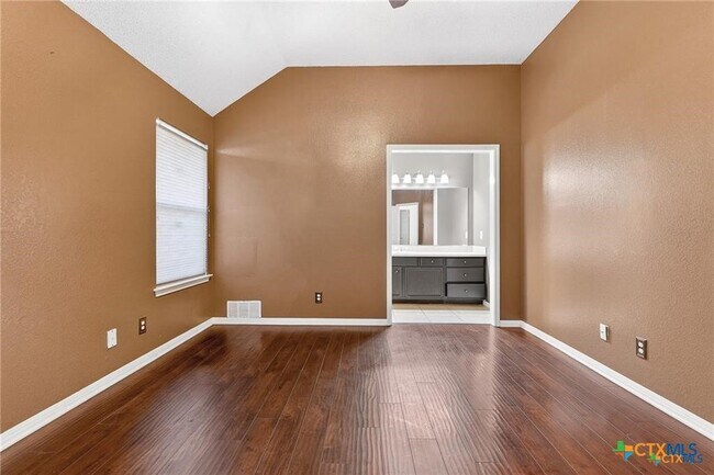 Building Photo - 2505 Armadillo Dr