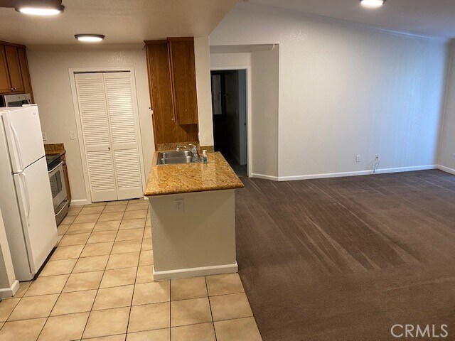 Building Photo - 1027 Vista Del Cerro Dr