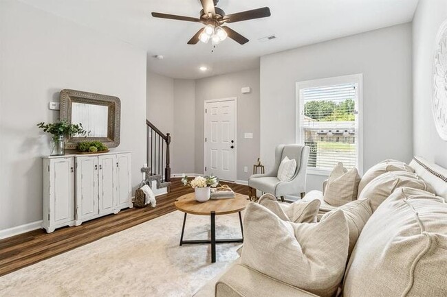 Building Photo - 1115 Hillwood Dr