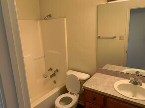 Building Photo - Single Family Home *LEASING SPECIAL AVAILA...